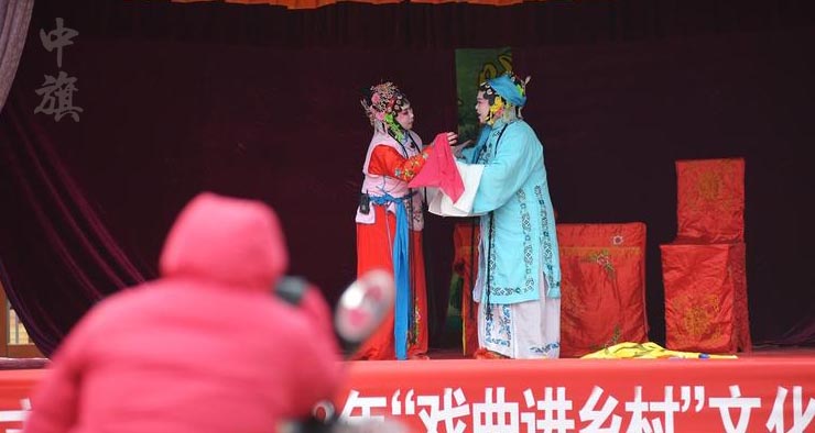 社區(qū)里的戲曲演出 社區(qū)里的戲曲演出