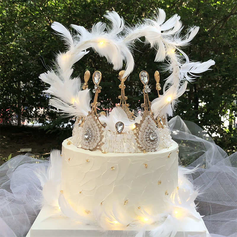 天使皇冠網(wǎng)紅蛋糕造價(jià)不菲.jpg 天使皇冠網(wǎng)紅蛋糕造價(jià)不菲.jpg