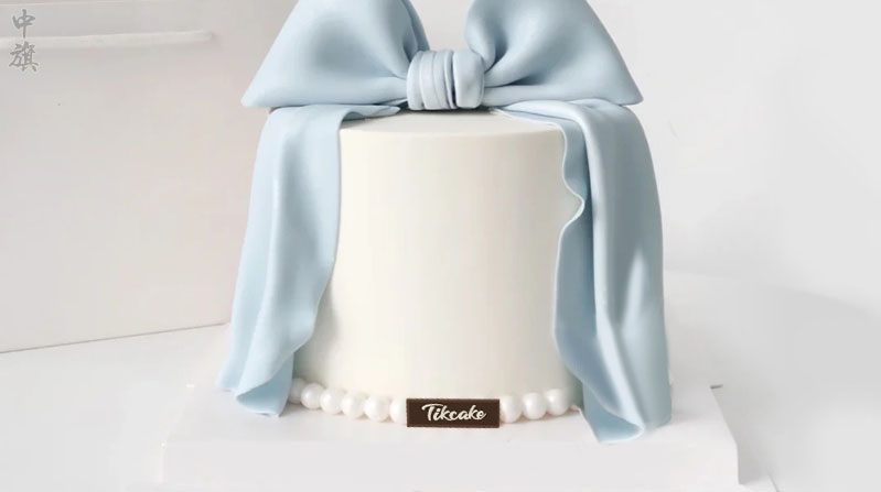 小旗買(mǎi)過(guò)的精美的蛋糕看著非常好看并且非常好吃.jpg 小旗買(mǎi)過(guò)的精美的蛋糕看著非常好看并且非常好吃.jpg