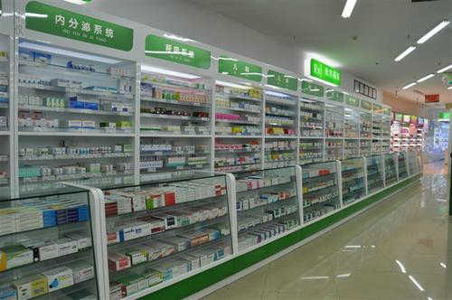 小旗樓下的藥店看著還是很干凈的.jpg 小旗樓下的藥店看著還是很干凈的.jpg