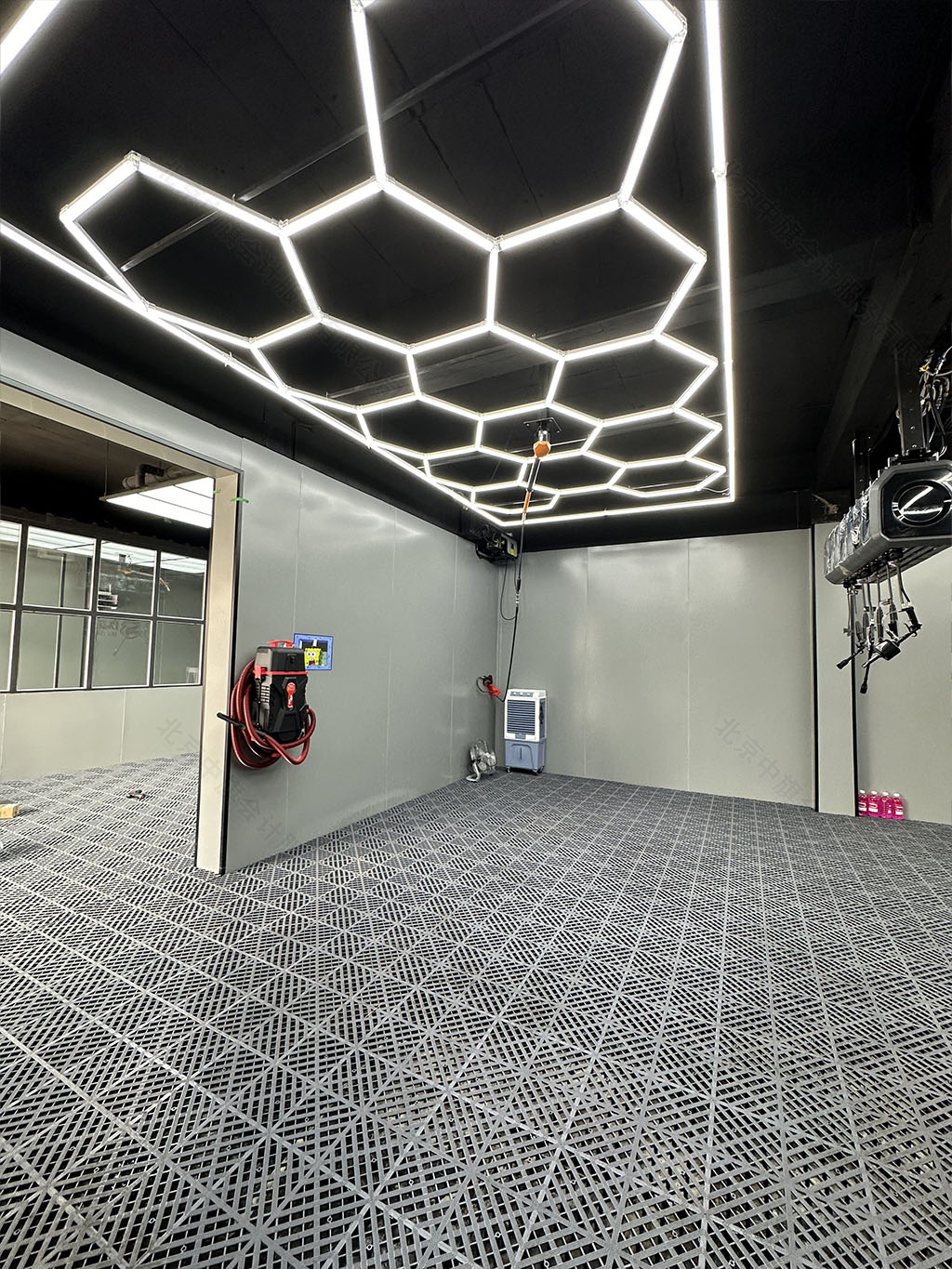 樓下新裝修的汽車美容前景非常好.jpg 樓下新裝修的汽車美容前景非常好.jpg