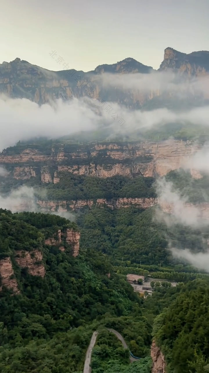 這種呂瑩景點都需要自己做好安全防護(hù).jpg 這種呂瑩景點都需要自己做好安全防護(hù).jpg