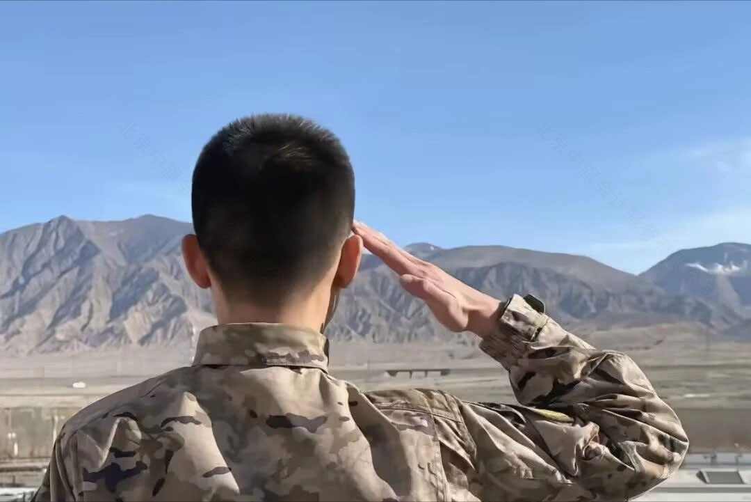 現(xiàn)役軍人守護(hù)著我們.jpg 現(xiàn)役軍人守護(hù)著我們.jpg