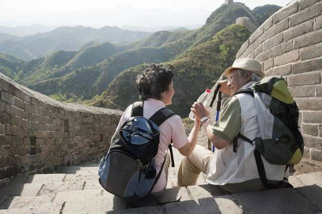 老年旅游服務(wù)現(xiàn)在也是非?；鸬?jpg