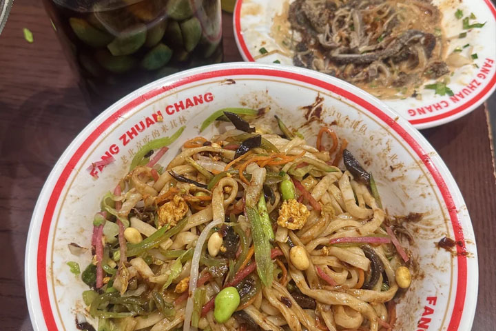 老北京炸醬面他家的味道挺不錯(cuò)的，以前總?cè)コ?jpg