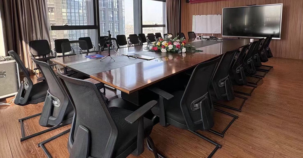 專門(mén)給稅務(wù)老師準(zhǔn)備的查賬辦公的會(huì)議室.jpg 專門(mén)給稅務(wù)老師準(zhǔn)備的查賬辦公的會(huì)議室.jpg