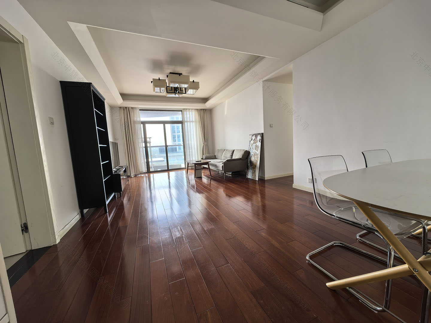 剛拍的照片北京可以外銷的房產(chǎn)內(nèi)飾裝修.jpg 剛拍的照片北京可以外銷的房產(chǎn)內(nèi)飾裝修.jpg