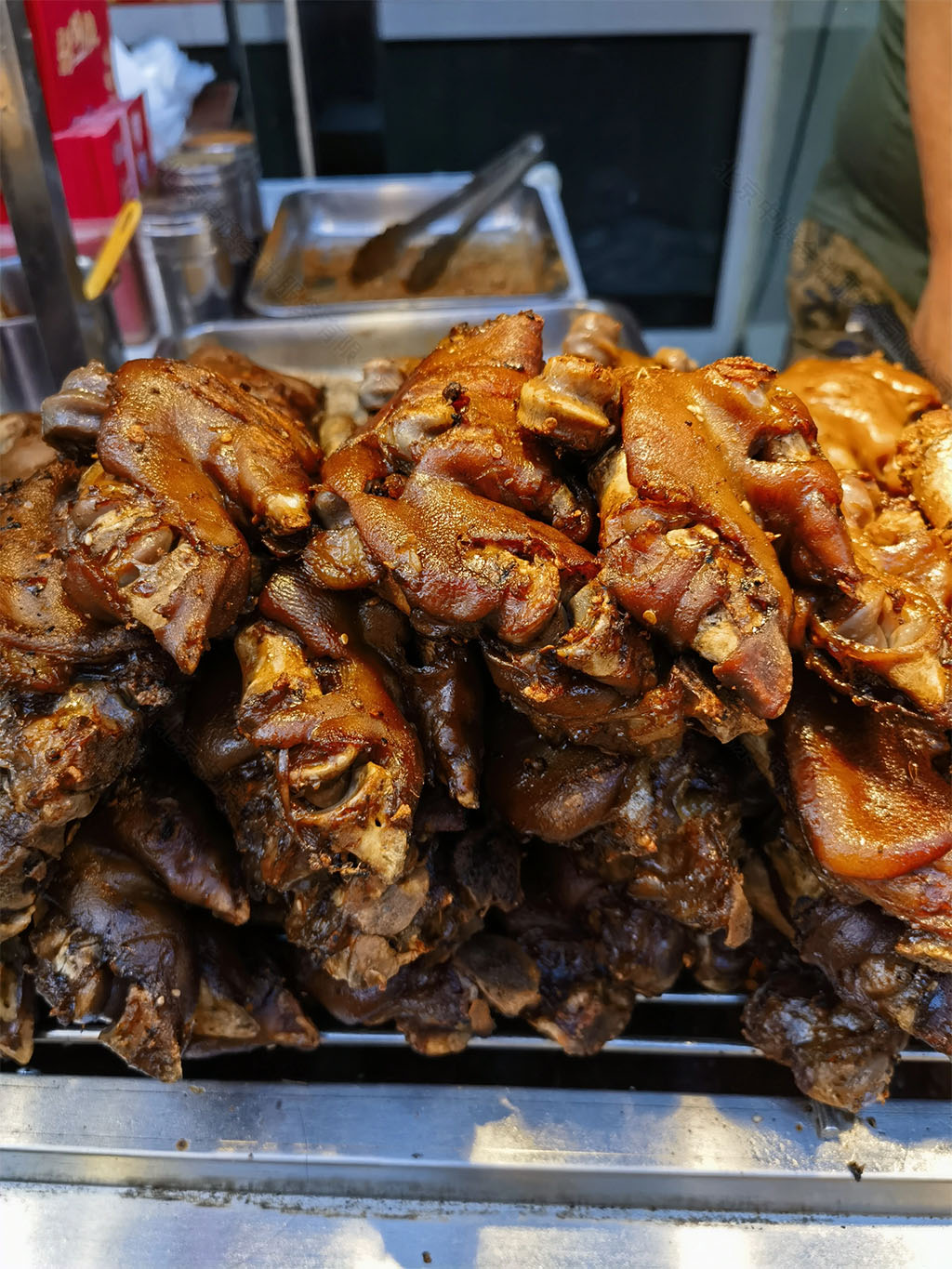現(xiàn)在賣的烤豬蹄超級好吃，但是價格比較貴.jpg