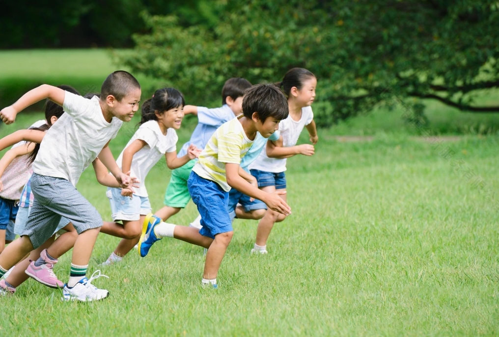 現(xiàn)在孩子們戶外教育也是非常關(guān)鍵的.jpg 現(xiàn)在孩子們戶外教育也是非常關(guān)鍵的.jpg
