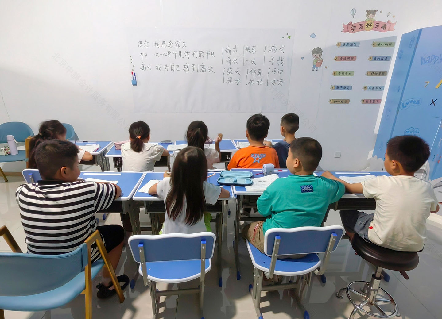 可愛的孩子們正在學(xué)習(xí).jpg 可愛的孩子們正在學(xué)習(xí).jpg