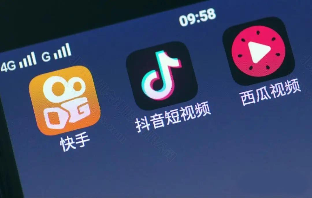 近年短視頻火爆所以視頻剪輯行業(yè)也是非常不錯(cuò)的.jpg 近年短視頻火爆所以視頻剪輯行業(yè)也是非常不錯(cuò)的.jpg