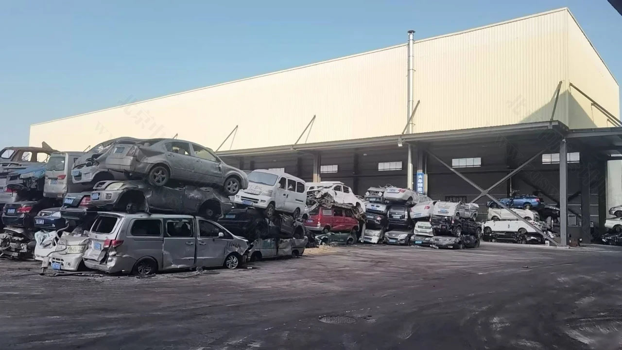 廢舊汽車拆解廠.jpg 廢舊汽車拆解廠.jpg