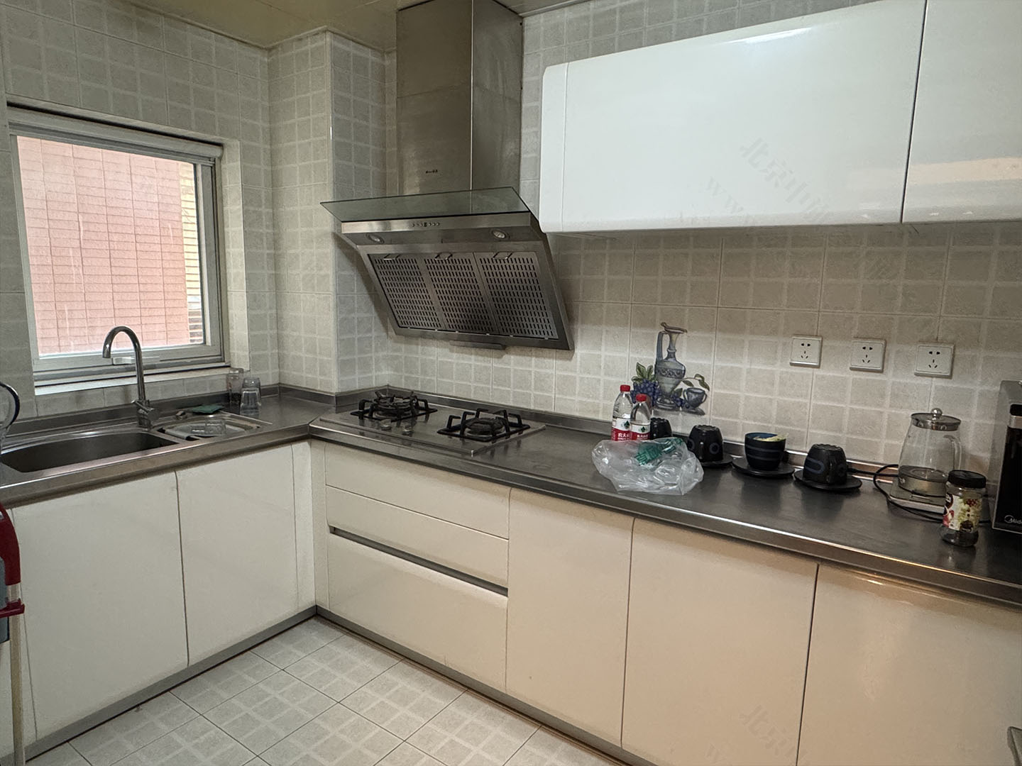 租房時(shí)需要看住家用的廚房.jpg