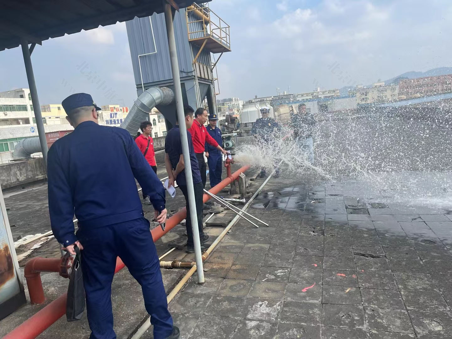 消防正在測試.jpg 消防正在測試.jpg