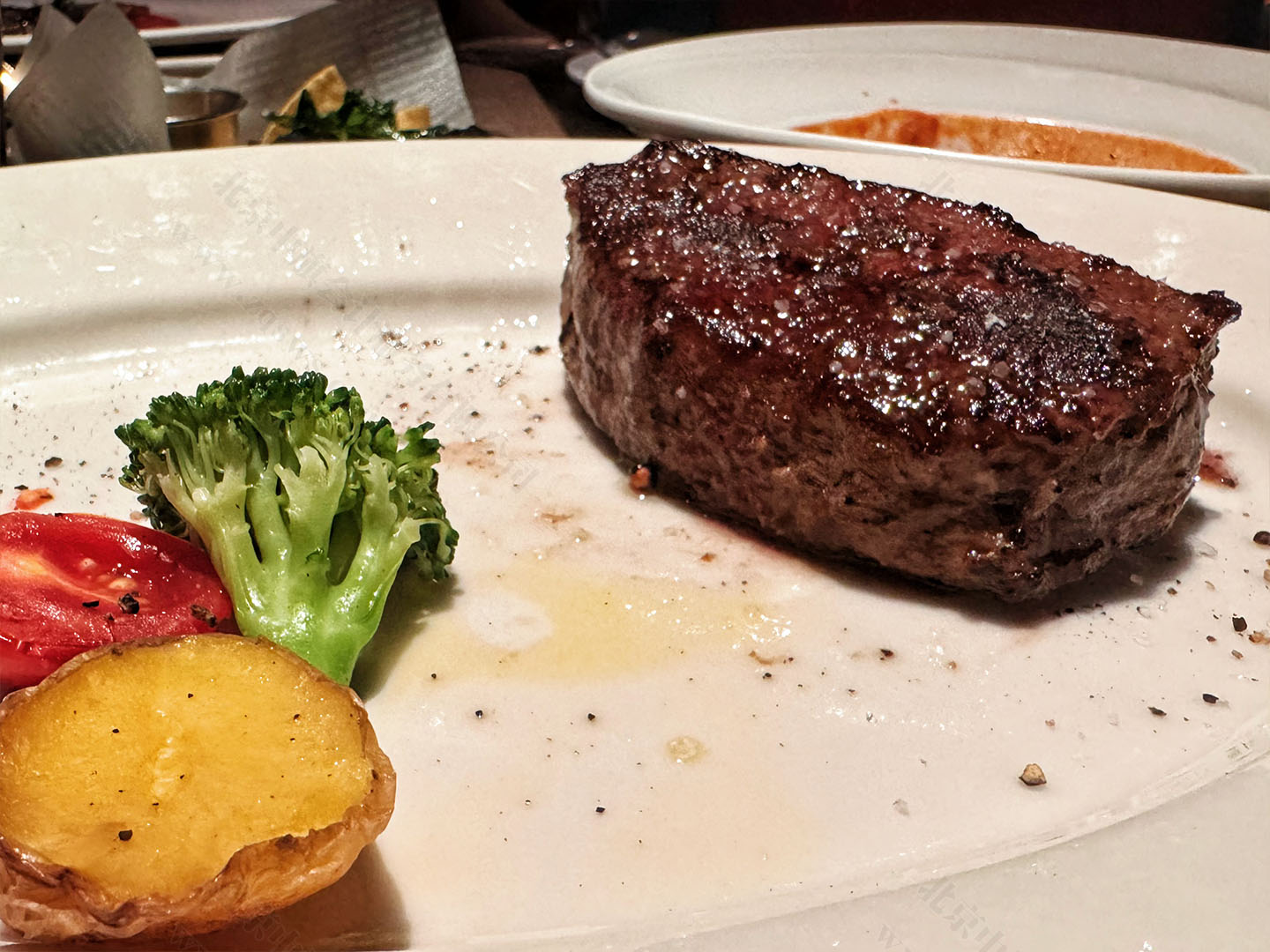 現(xiàn)在牛排價格也是比較低的這一份才99元.jpg 現(xiàn)在牛排價格也是比較低的這一份才99元.jpg