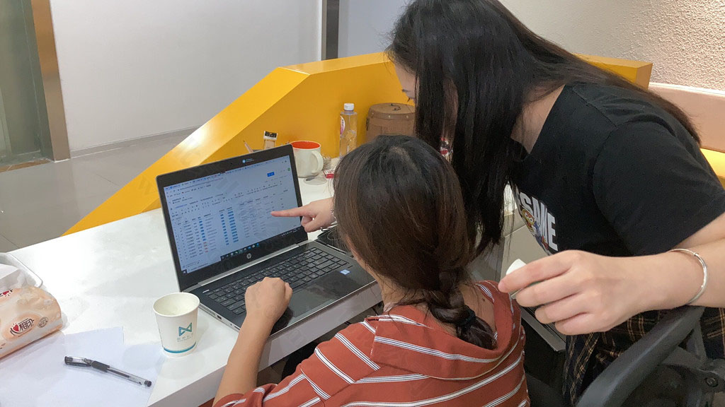 公司剛來的實習生正在培訓中.jpg 公司剛來的實習生正在培訓中.jpg