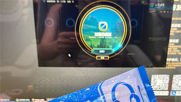 先在網(wǎng)吧開一局LOL.jpg 先在網(wǎng)吧開一局LOL.jpg