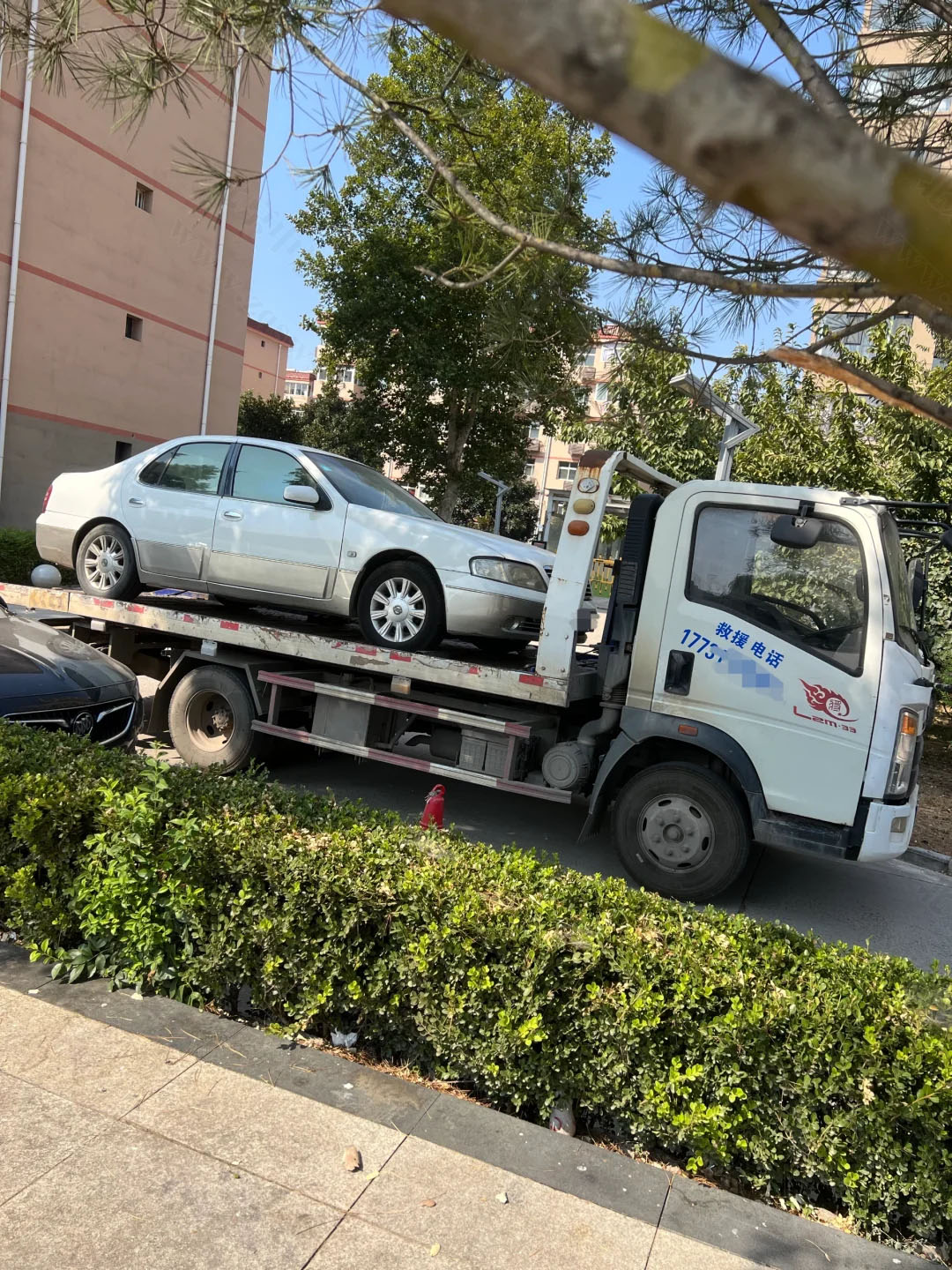 準(zhǔn)備拉去報(bào)廢的車(chē).jpg 準(zhǔn)備拉去報(bào)廢的車(chē).jpg