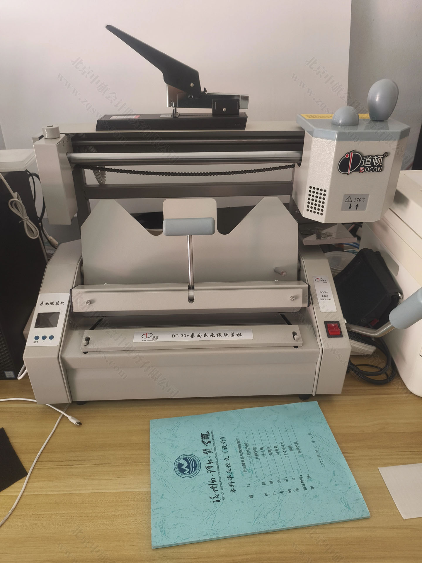 小店里的裁剪機.jpg 小店里的裁剪機.jpg