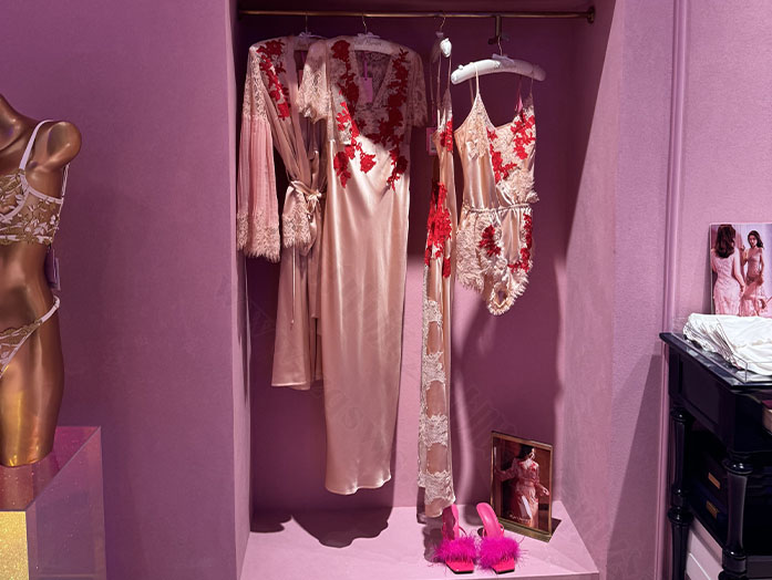 很多無(wú)貨源的服裝店.jpg 很多無(wú)貨源的服裝店.jpg