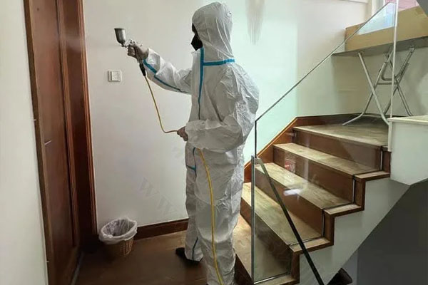 木制門框在消毒.jpg 木制門框在消毒.jpg