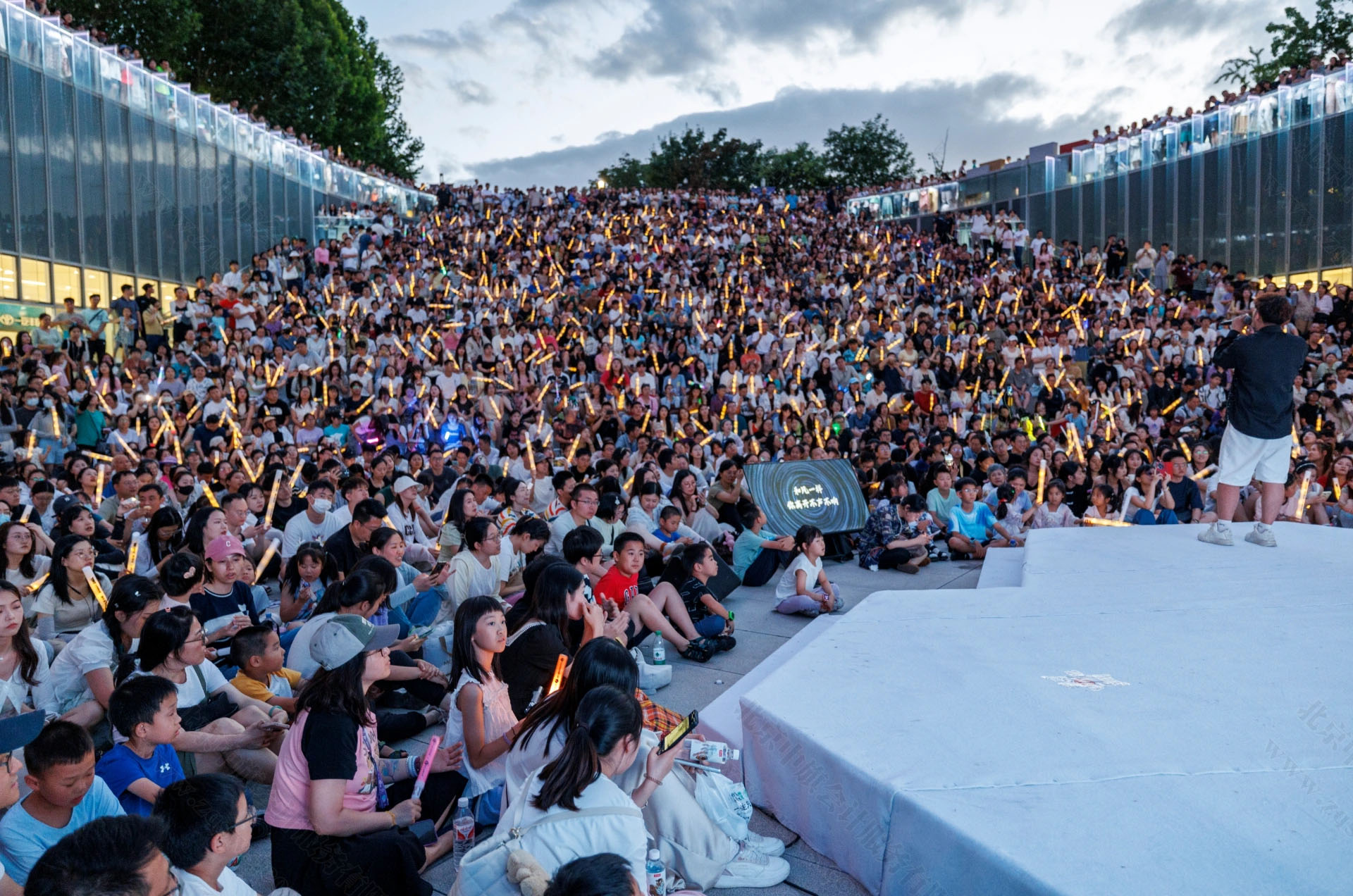 露天的音樂會場地.jpg 露天的音樂會場地.jpg