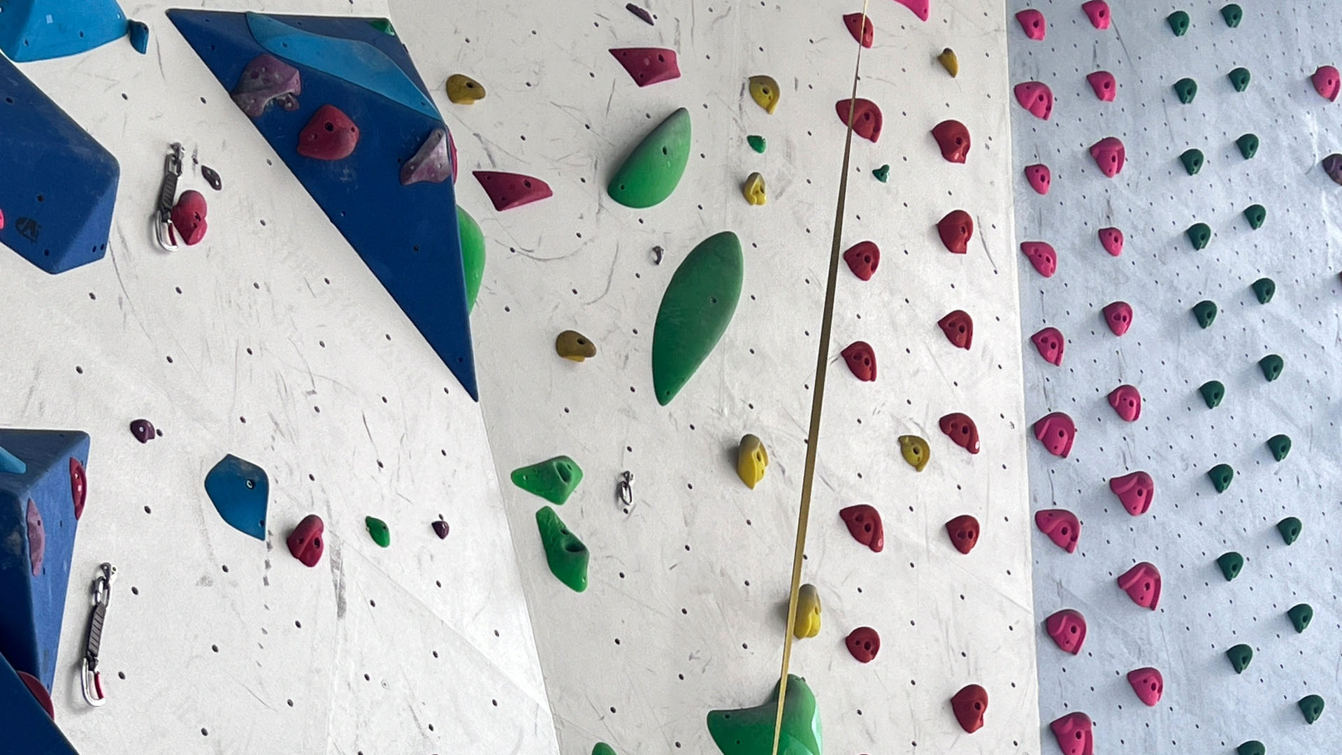 攀巖的安全繩一定要專(zhuān)業(yè).jpg 攀巖的安全繩一定要專(zhuān)業(yè).jpg