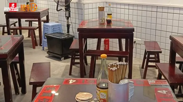 不在飯點(diǎn)，面館內(nèi)空無一人