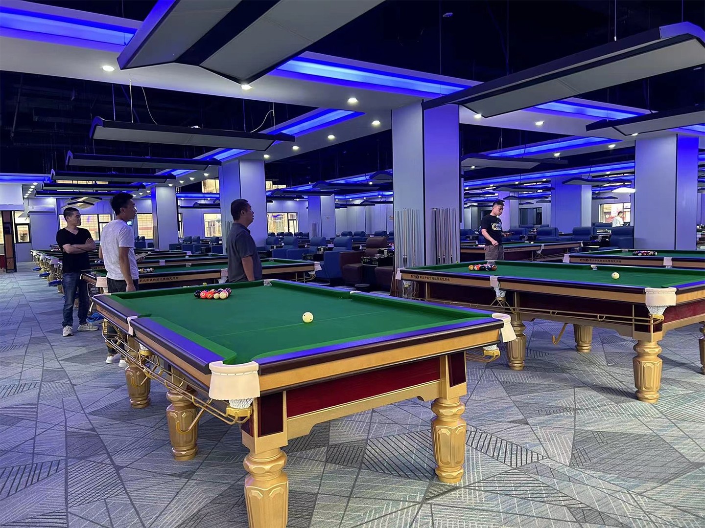 正在打臺球 正在打臺球