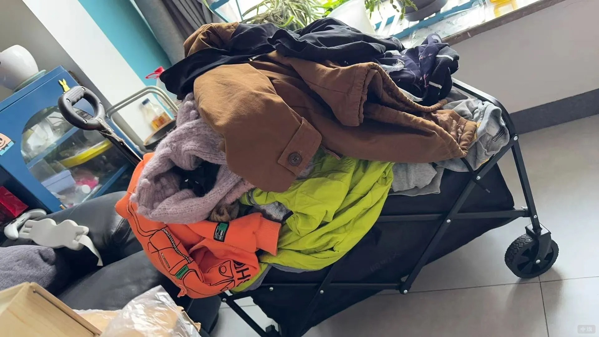 親戚們和孩子的舊衣服都可以賣