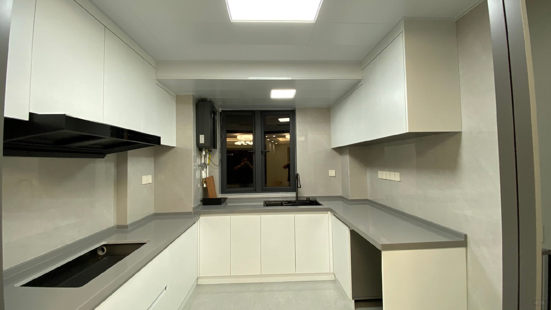 開荒保潔阿姨做的衛(wèi)生還是非常干凈的 開荒保潔阿姨做的衛(wèi)生還是非常干凈的