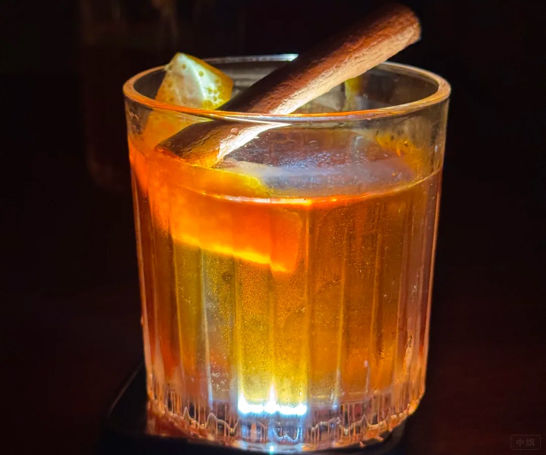 這樣一杯酒幾十塊 這樣一杯酒幾十塊