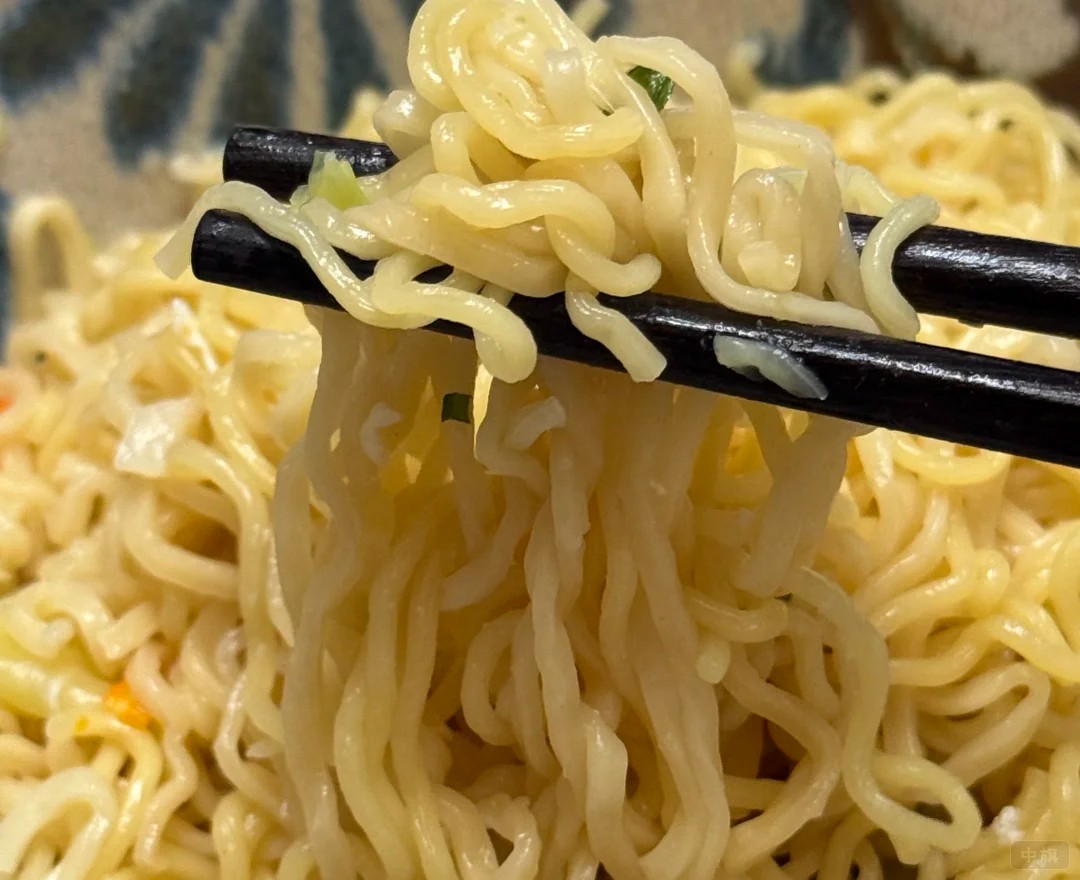 熱騰騰的方便面，看著有點小饞了