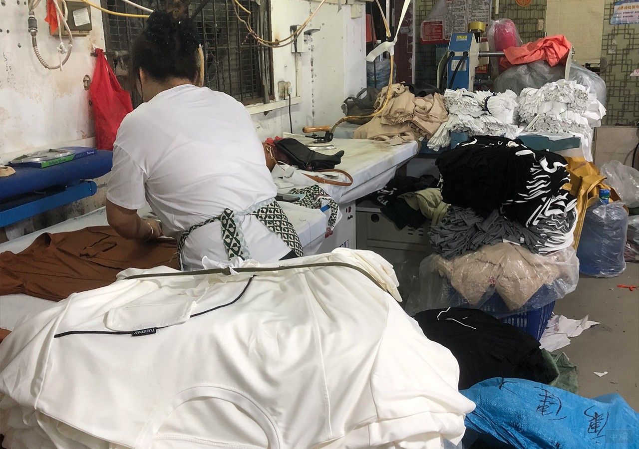 衣服現(xiàn)在開始熨燙了 衣服現(xiàn)在開始熨燙了