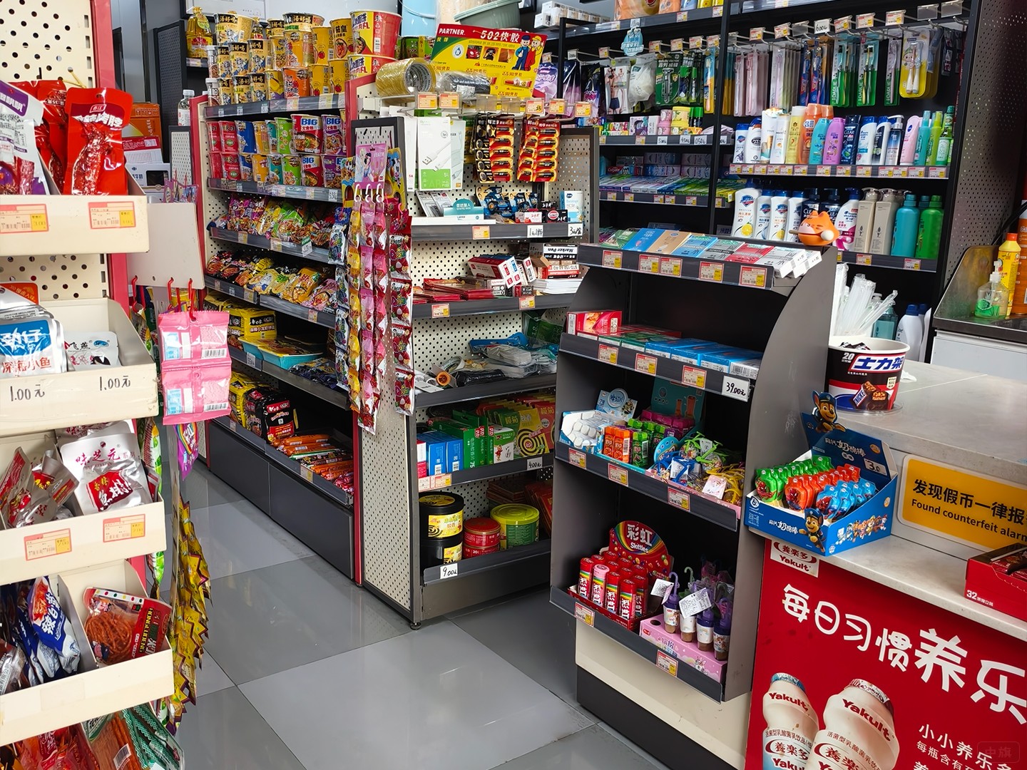 超市入口的商品也要一目了然 超市入口的商品也要一目了然