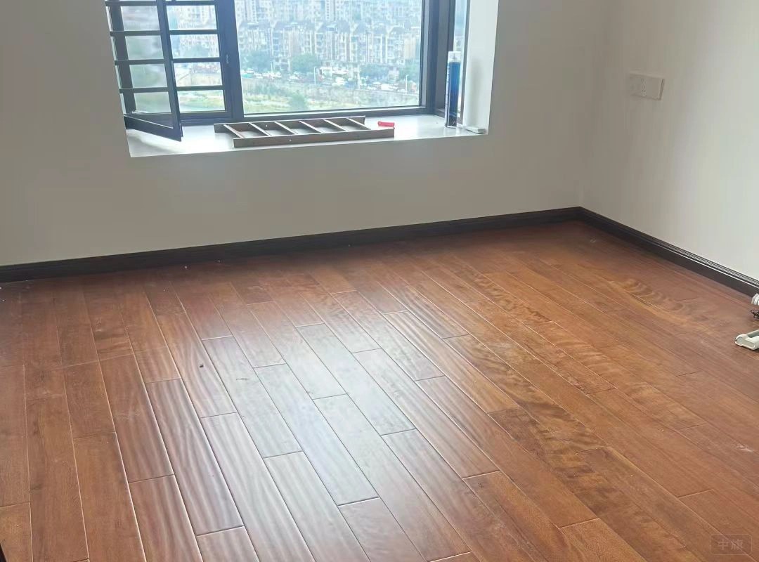 木質(zhì)地板剛剛鋪好 木質(zhì)地板剛剛鋪好