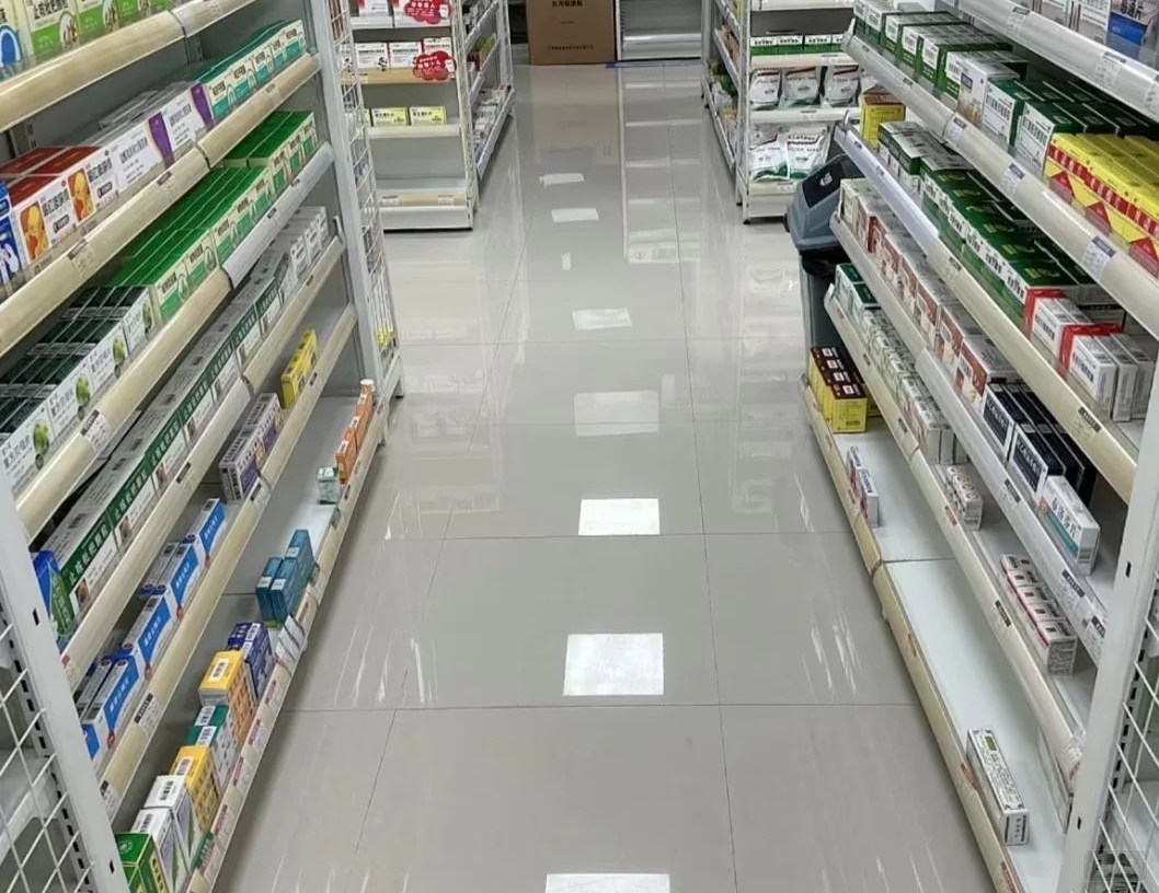貨架上的藥品 貨架上的藥品