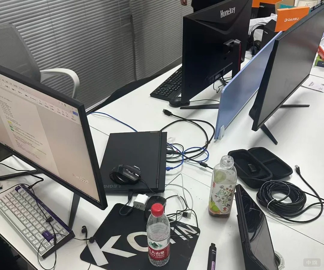 代練工作室籌備中，現(xiàn)在網(wǎng)絡(luò)都已經(jīng)接好了