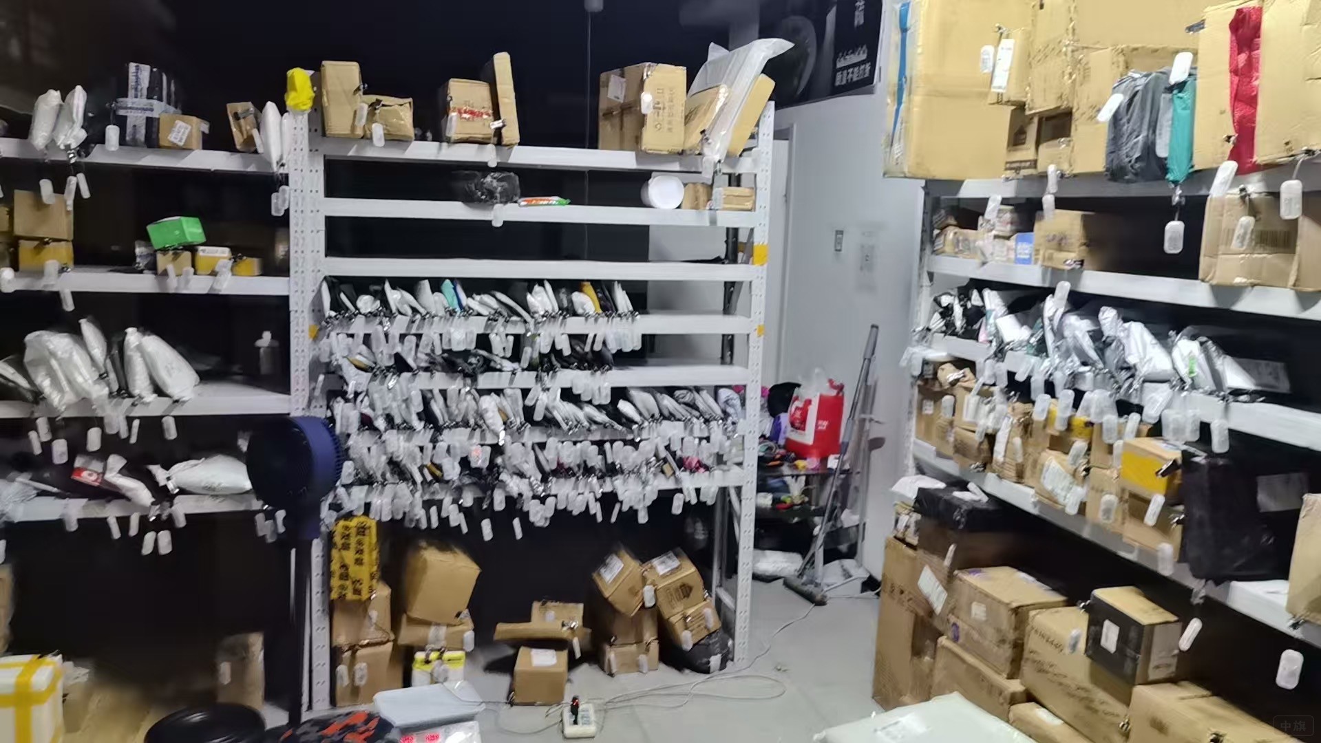 昨天去快遞點(diǎn)取快遞的時(shí)候拍的照片 昨天去快遞點(diǎn)取快遞的時(shí)候拍的照片