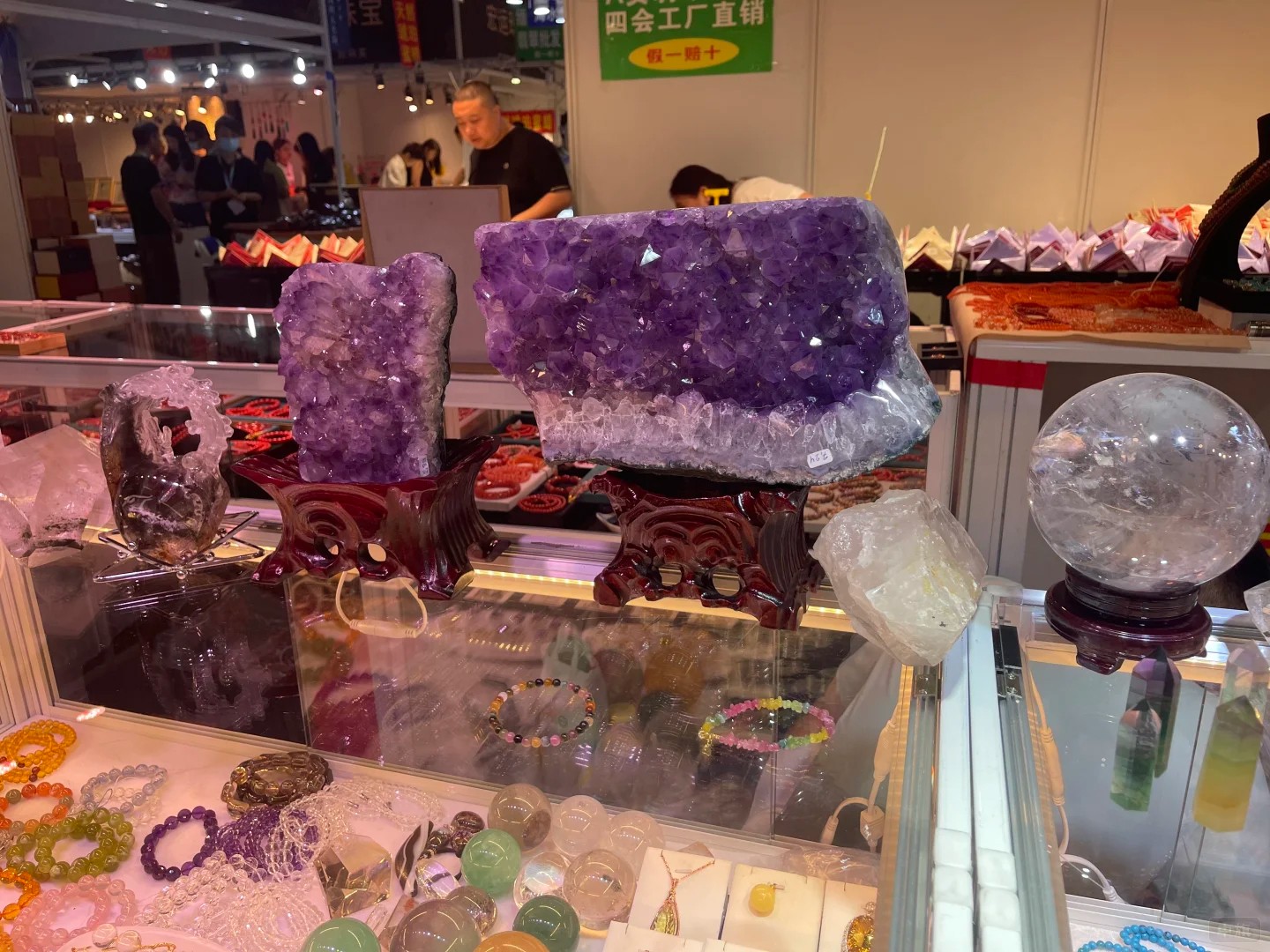 上周末去逛的一個(gè)珠寶店